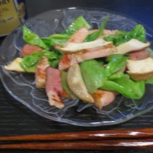 サラダ菜と椎茸のベーコン炒め